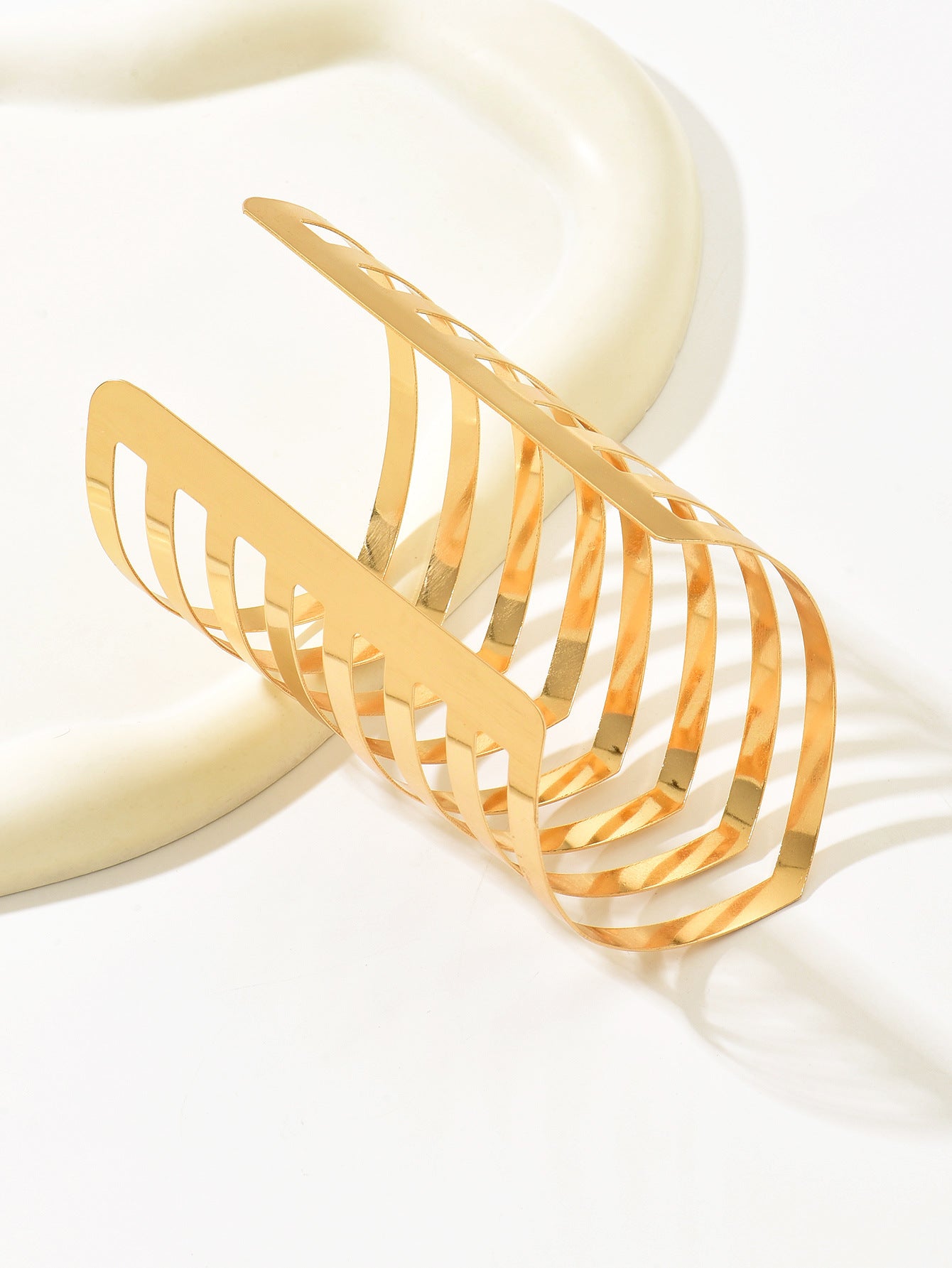 Cross-border Europe and the United States exaggerated metal bracelet personality V stripe open wide bracelet gold bracelet jewelry wholesale
