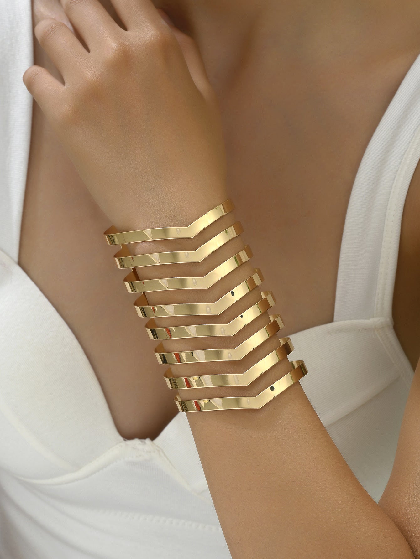 Cross-border Europe and the United States exaggerated metal bracelet personality V stripe open wide bracelet gold bracelet jewelry wholesale