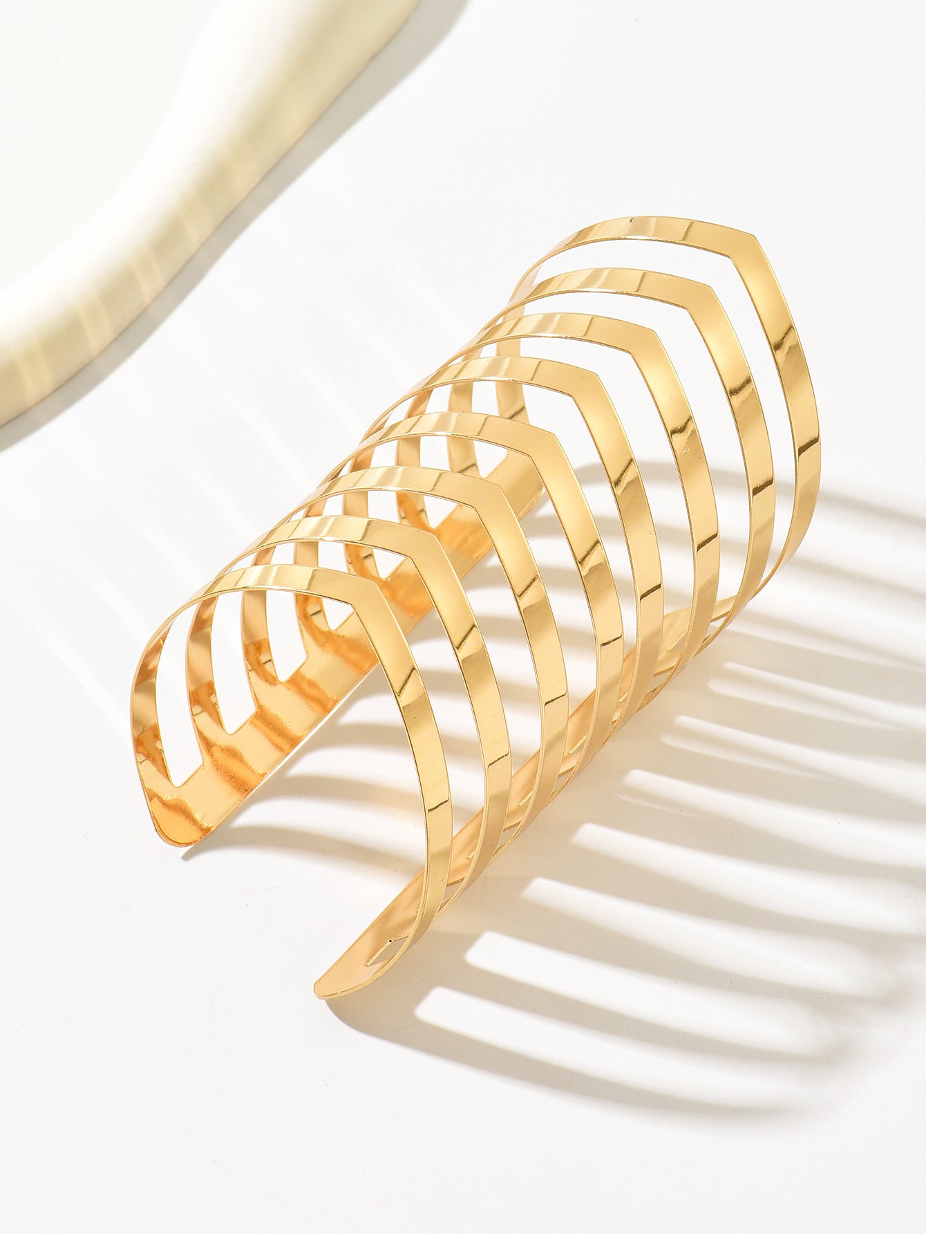 Cross-border Europe and the United States exaggerated metal bracelet personality V stripe open wide bracelet gold bracelet jewelry wholesale